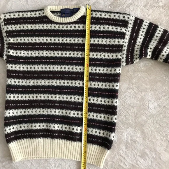 Vintage Shetland Wool Fair Isle Sweater | Made in Hong Kong - Picture 13 of 15